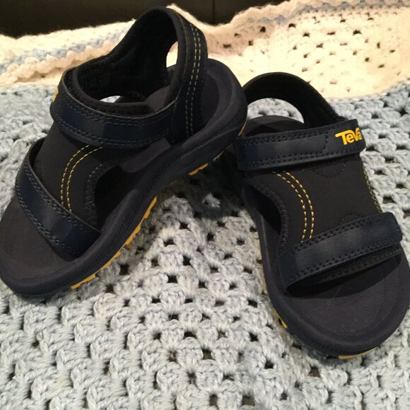 Teva Terra Float Sandal, Size 6 YOUTH  - NEW! - Picture 1 of 1